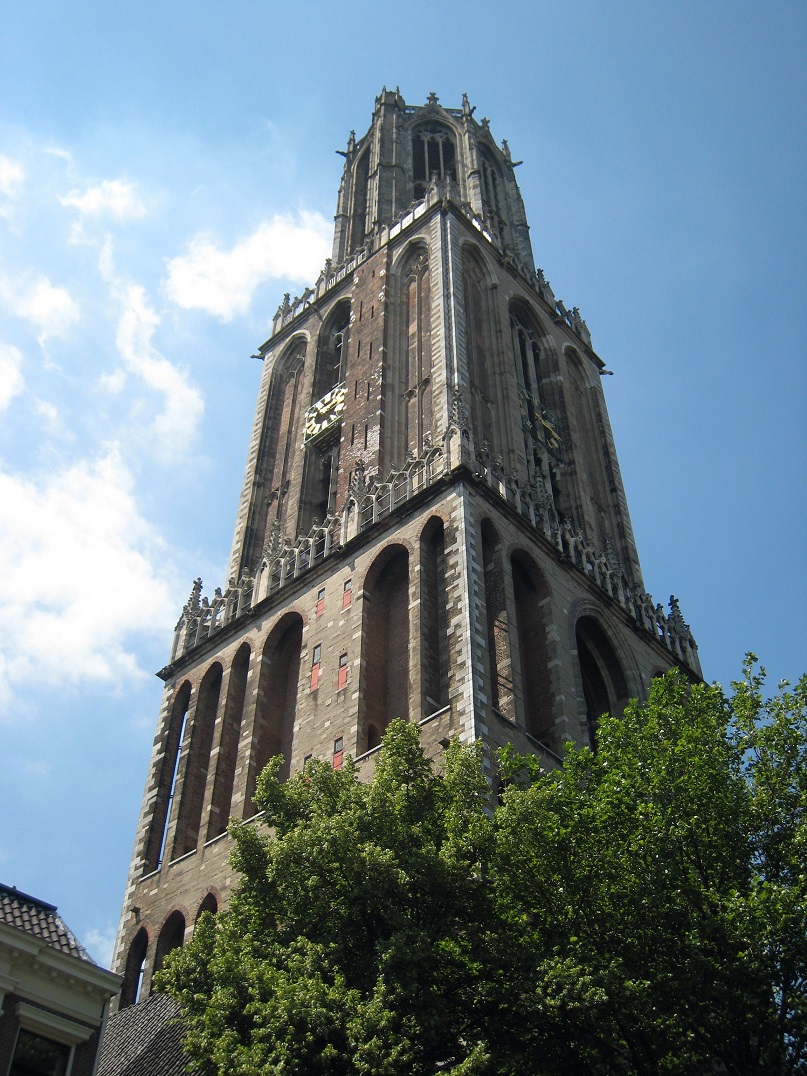 Domtoren Utrecht gezien vanaf Domplein